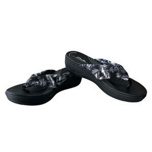 Clark’s Cloudsteppers Black Arla Glison Black Thong Sandals Womens Size 8 Medium